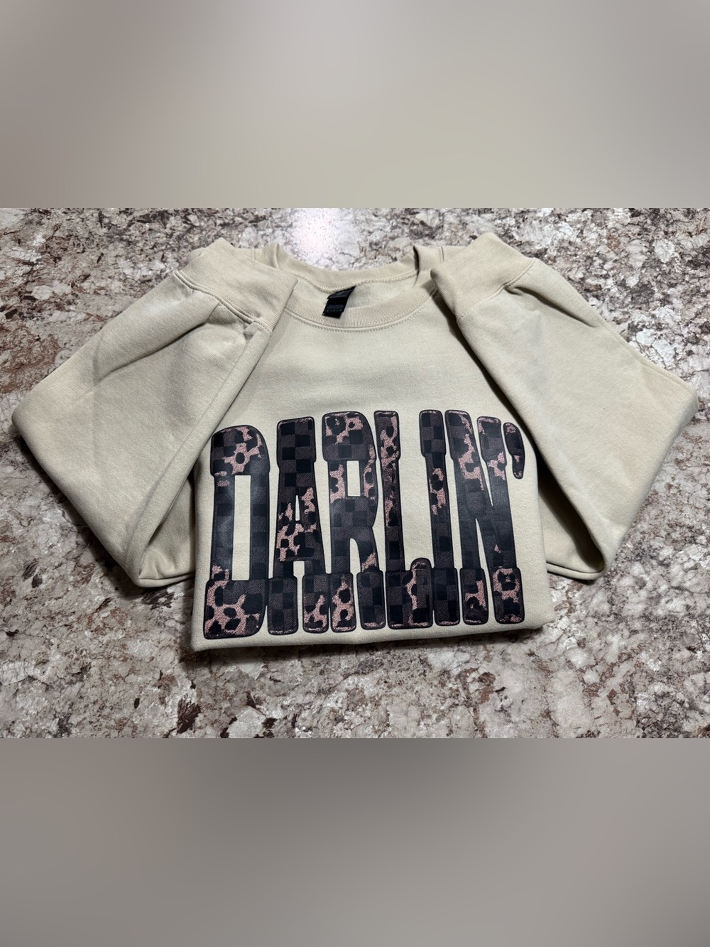 Darlin' sand Gildan sweatshirt size medium